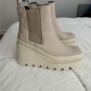 Equitare off white cropped boot never worn size 37